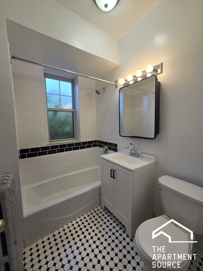 Building Photo - 558 Elmwood Ave