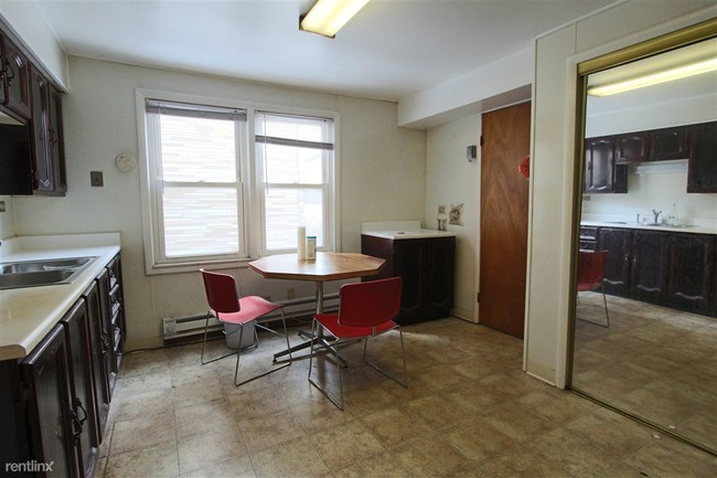 3 br, 1 bath Apartment - 916 S Miller St # 1 - Apartment for Rent in