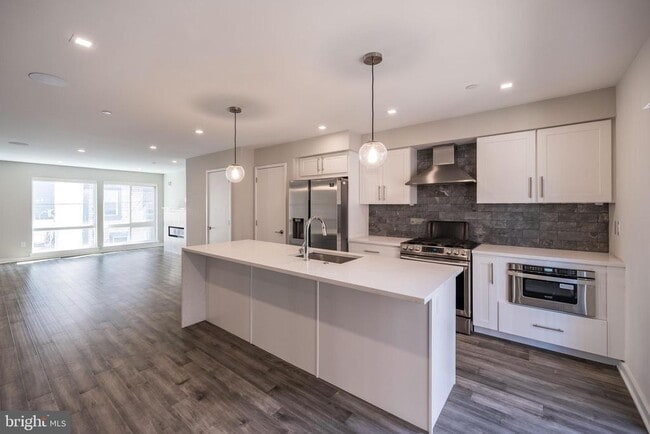 Building Photo - 1442 Hope St