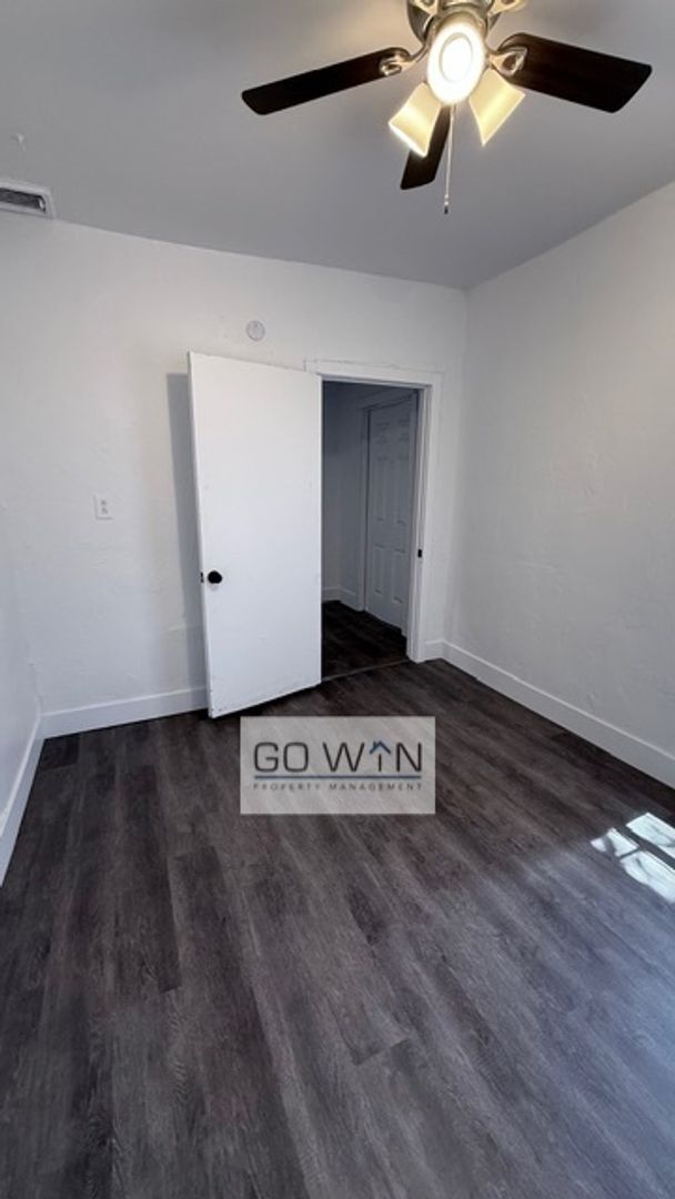 Foto del edificio - 3 Bed/ 1 Bath - House - Amazing Price