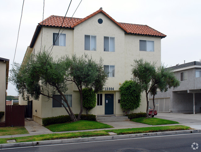 Building Photo - 12304 Grevillea Ave.