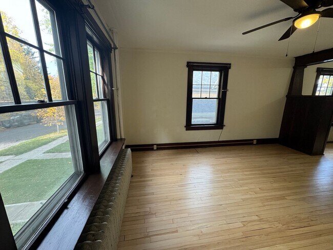 Foto del edificio - 616 S Grand Ave