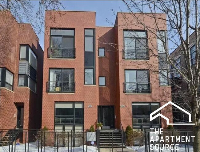 Building Photo - 2308 W Wabansia Ave
