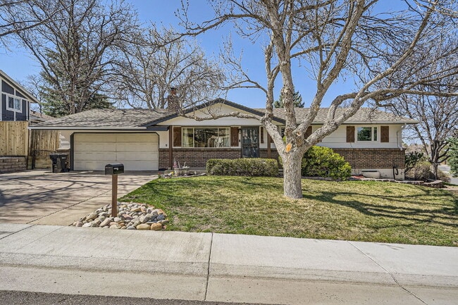 Building Photo - Available June! Charming House for rent in...