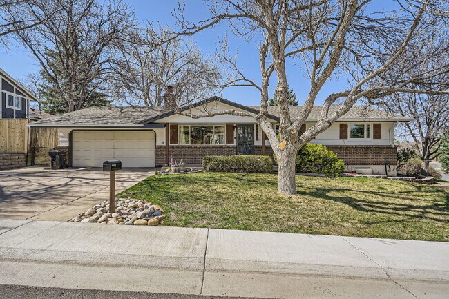 Building Photo - Available September! Charming House for rent in the Crest Club neighborhood!
