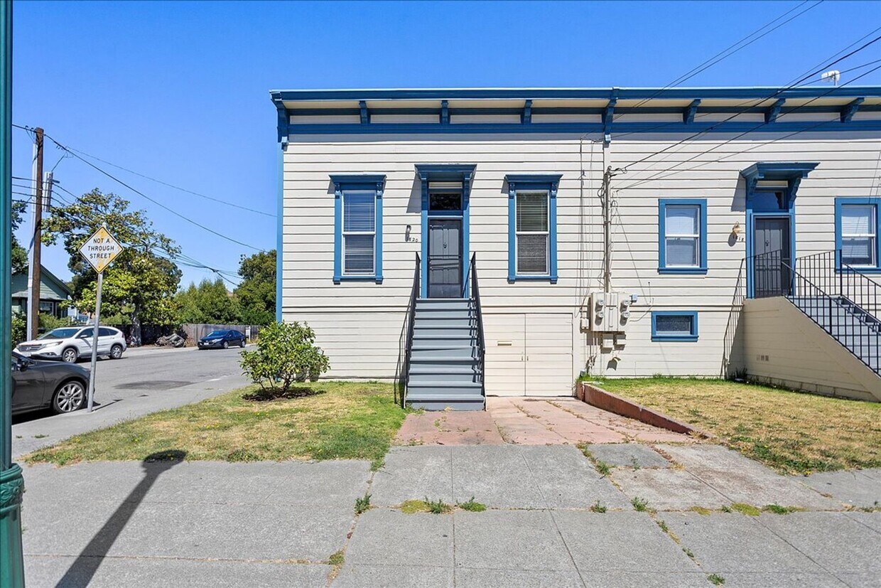 Primary Photo - 308-1820 Spruce St