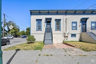 Building Photo - 308-1820 Spruce St