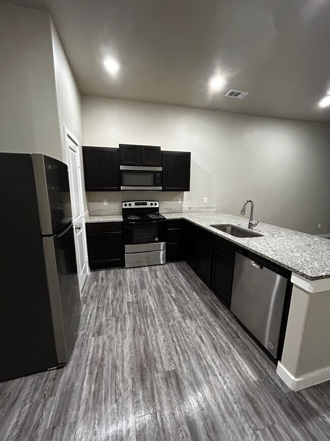 Foto del edificio - Brand new townhouse