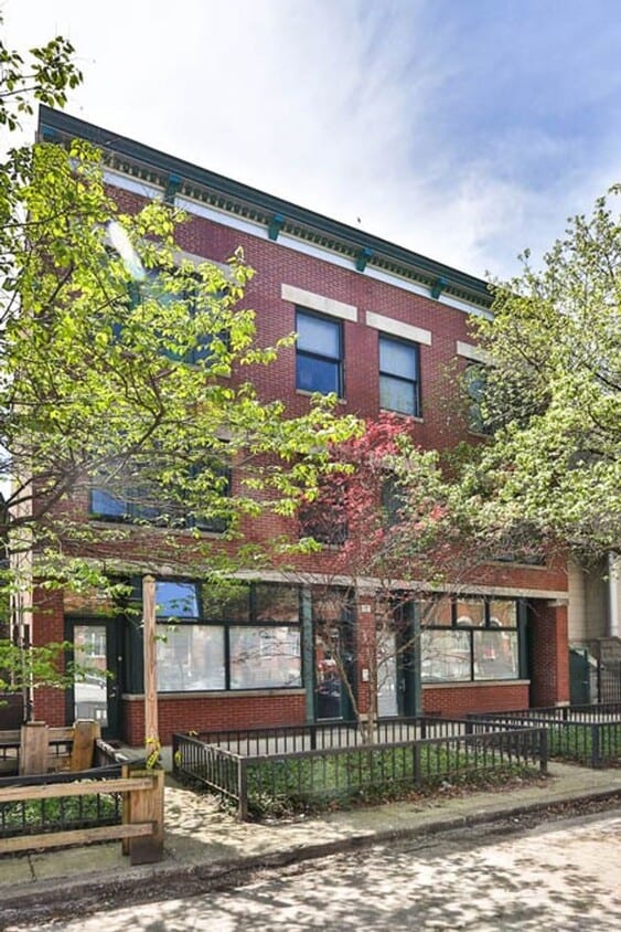 Wicker Park Large Sunny 1 Bedroom. Beautiful Courtyard. Great Location. Laundry/Internet. - Wicker Park Large Sunny 1 Bedroom. Beautiful Courtyard. Great Location. Laundry/Internet.
