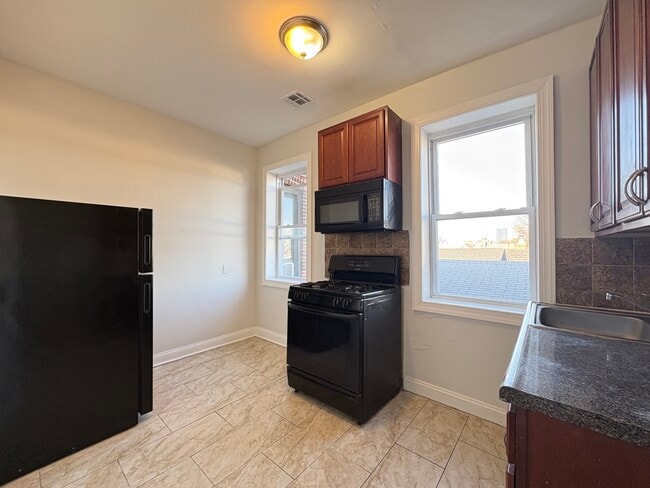 Building Photo - 161 Bergen Ave
