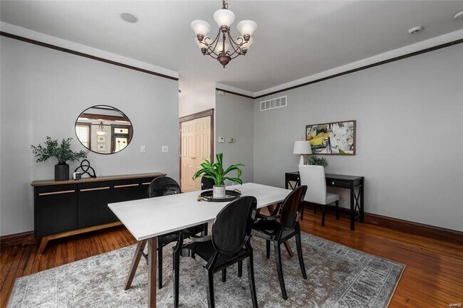 Foto del edificio - Beautiful Townhome in Tower Grove East!
