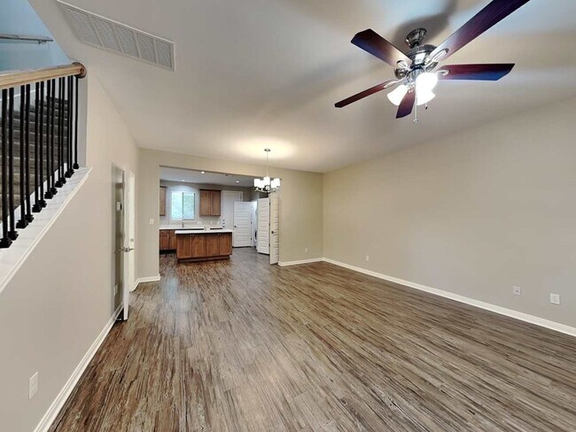 Building Photo - 179 Holly St