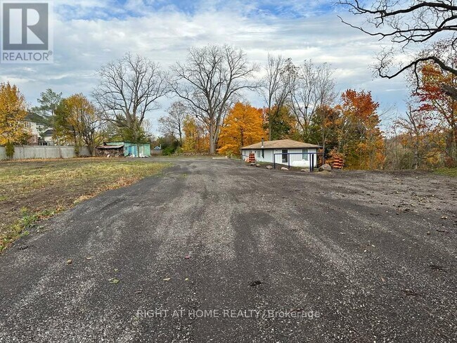 Photo du bâtiment - 700 Winchester Rd E
