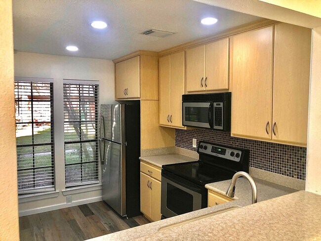 Building Photo - 17327 Saturn Ln