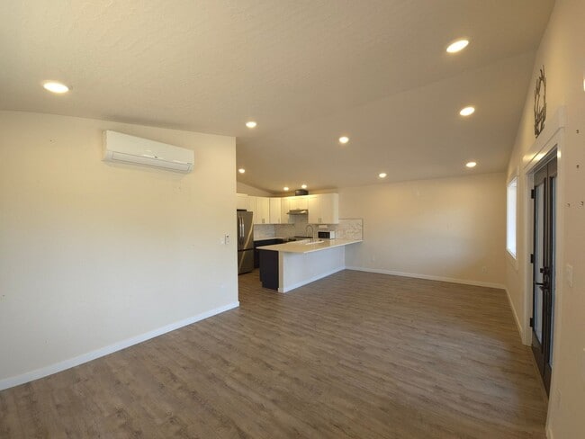 Building Photo - 3835 Pine Creek Rd