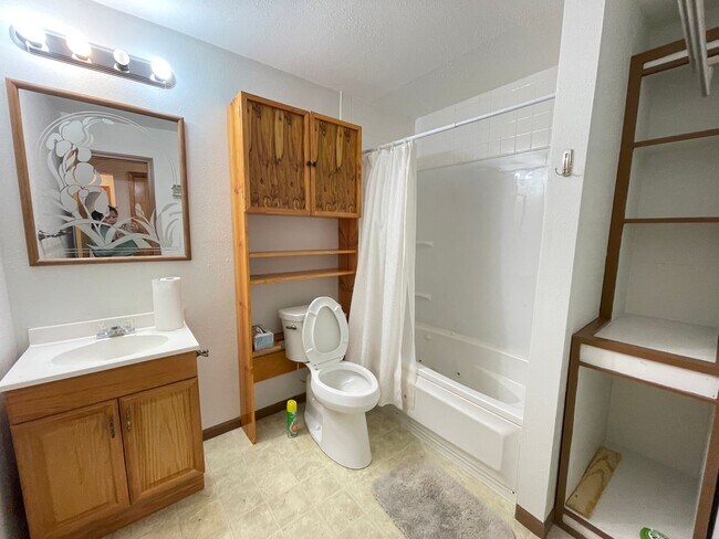 Building Photo - 3253 s palisades