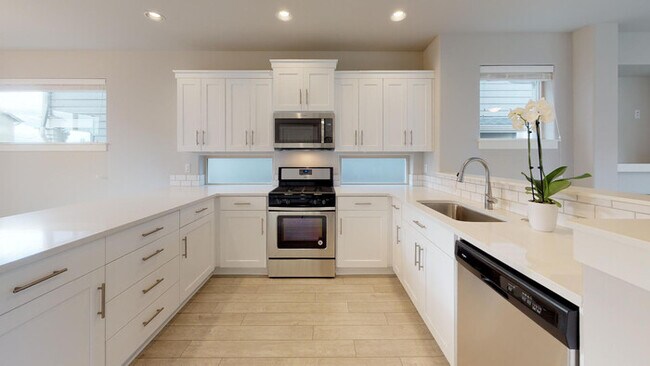 Foto del edificio - Stylish 4 Bedroom, Easy Commute To Nike & ...