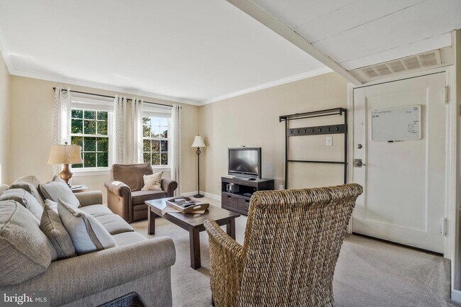 Foto del edificio - 6514 Potomac Ave