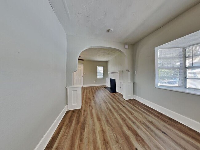 Building Photo - 3521 21st Ave S