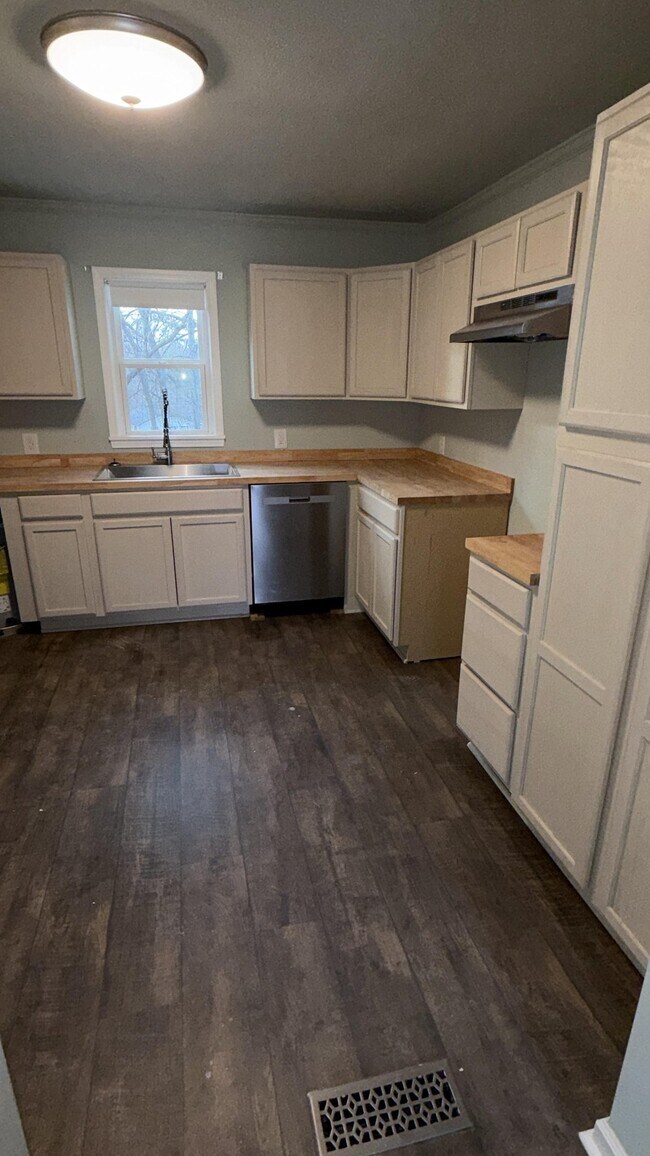 Building Photo - 106 Hillcrest Dr