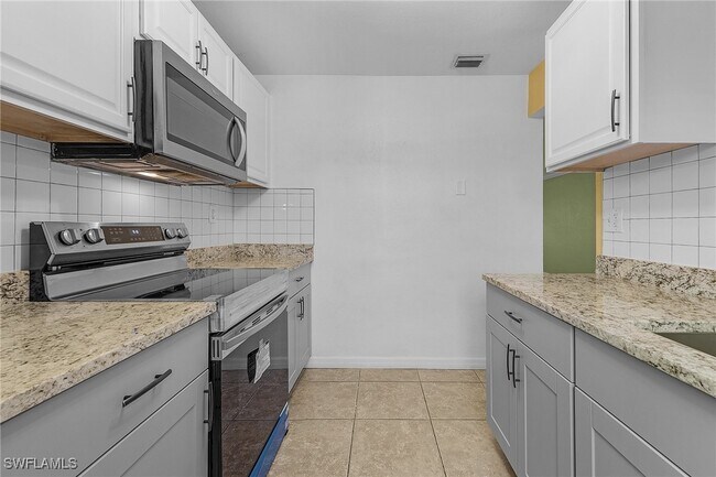 Foto del edificio - 12640 Kenwood Ln