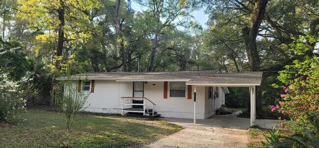 Building Photo - 1210 Carson Dr