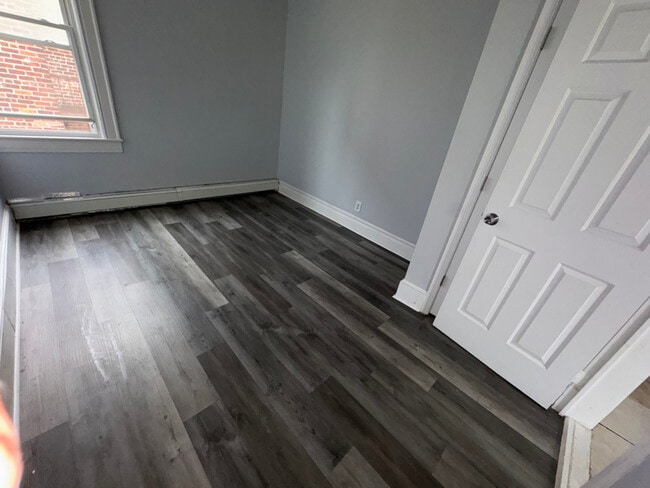 Foto del edificio - 267 Goldsmith Ave