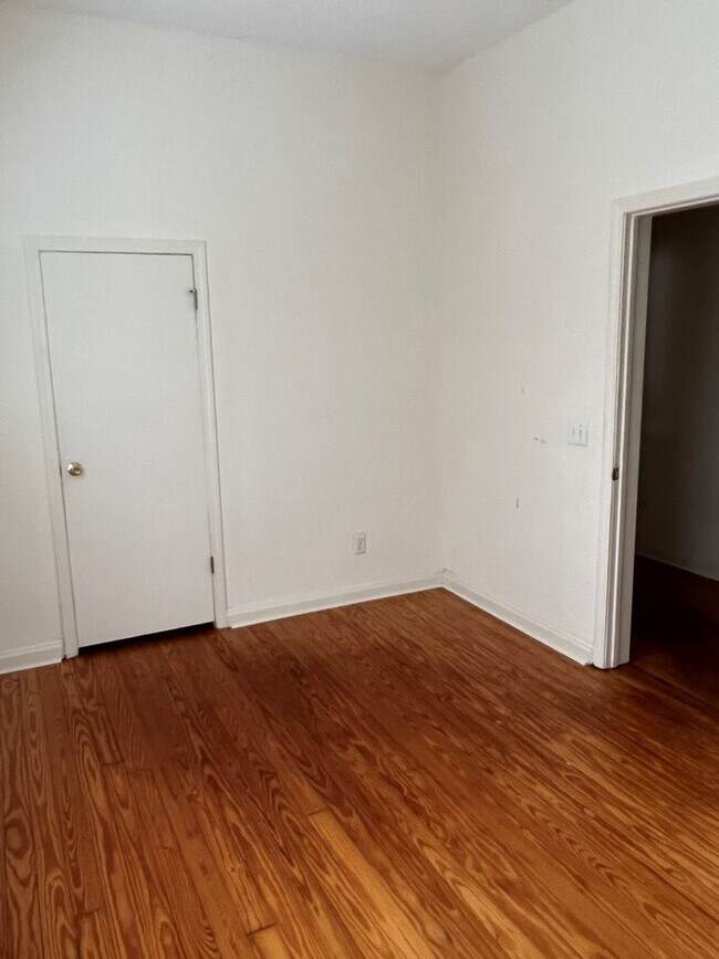 Foto del edificio - Nice 1 Bed 1 Bath Unit! Available Fall 2025!