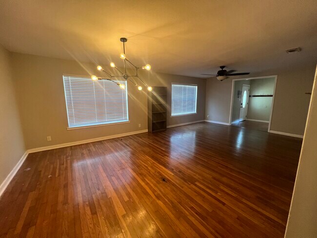 Foto del edificio - 206 E 5th St