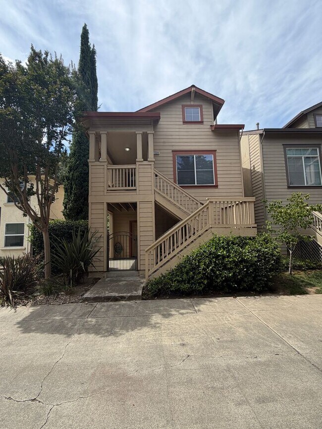 Building Photo - 4 Bedroom | 3.5 Bathroom | Single family home in Downtown Sacramento
