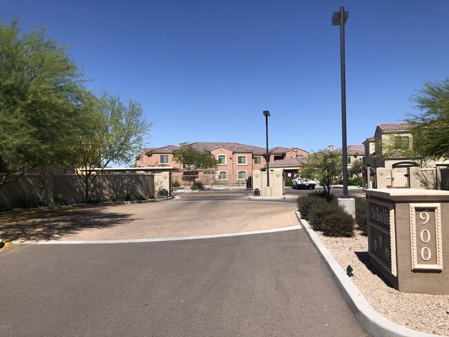 Building Photo - 900 S Canal Dr