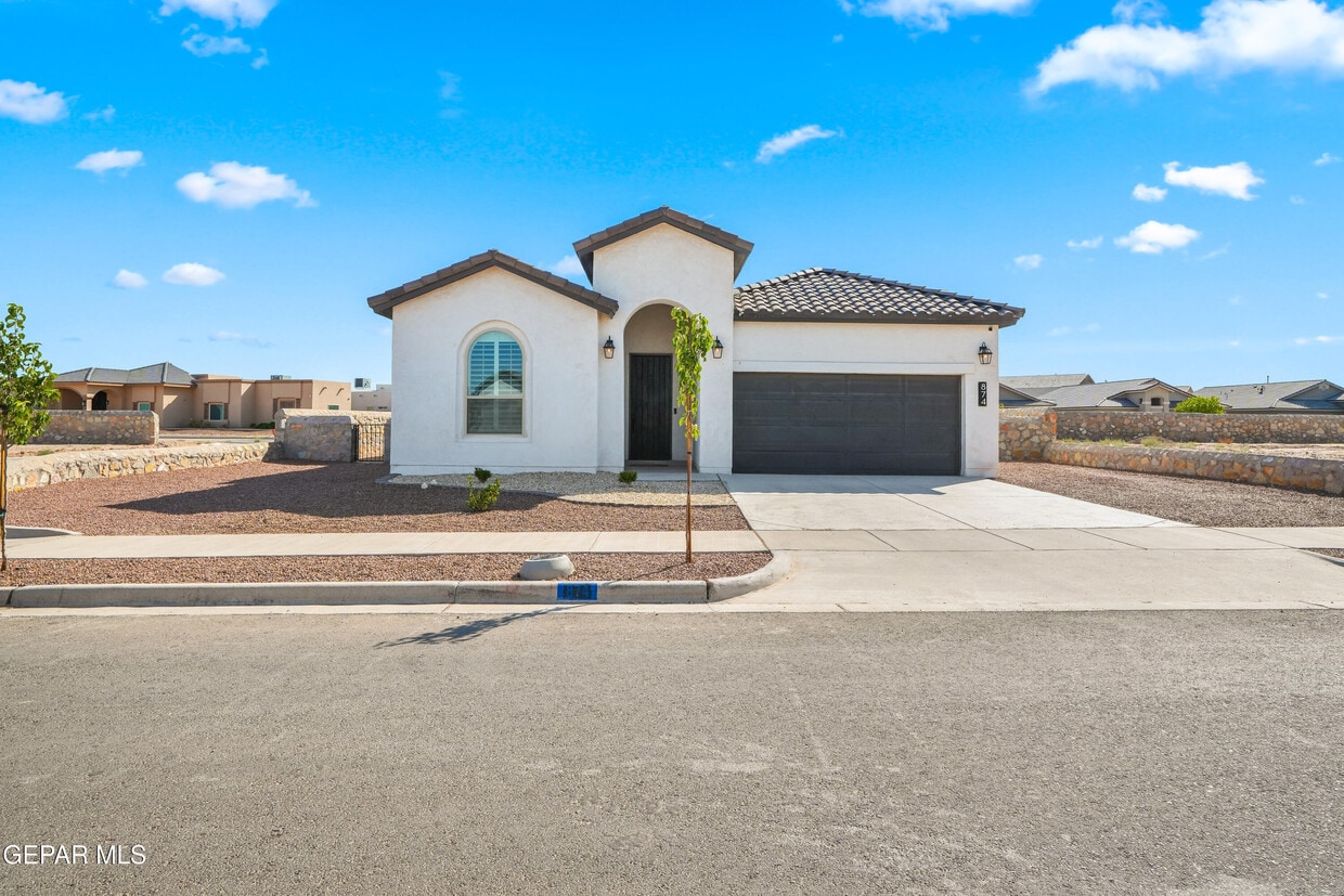 Primary Photo - 874 Harpendem Dr