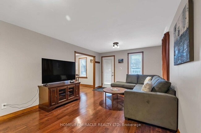 Building Photo - 48 Park St W