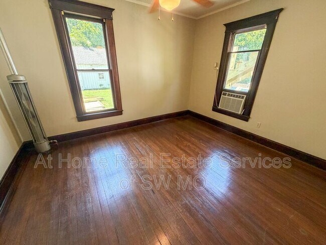 Foto del edificio - 839 S Broadway Ave