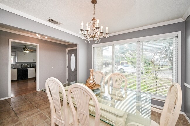 Building Photo - 13102 Richmond Ave.