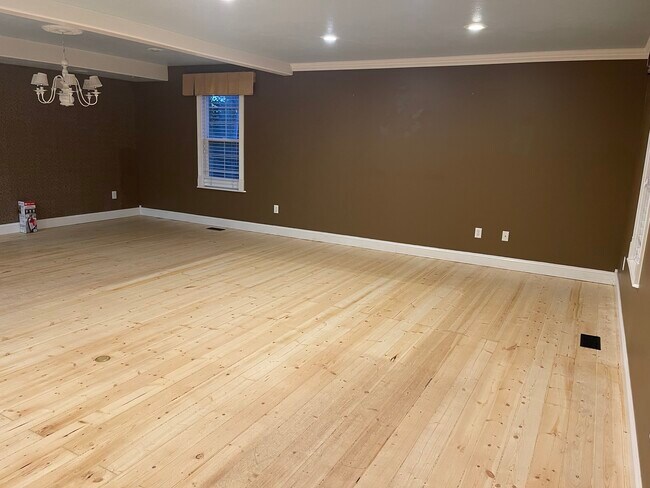Building Photo - 572 W 6300 S