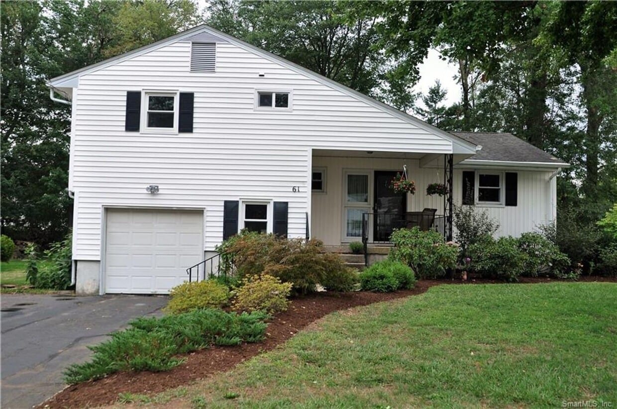 Lovely 3 Bedroom 2 Bathroom Single Family Home In Desirable West Hartford - Lovely 3 Bedroom 2 Bathroom Single Family Home In Desirable West Hartford