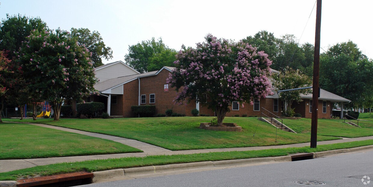 Building Photo - Birchwood Apartments