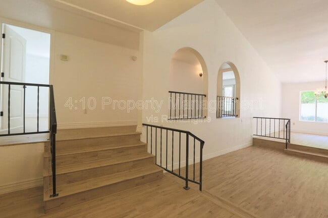 Building Photo - 951 E Leeward Ln