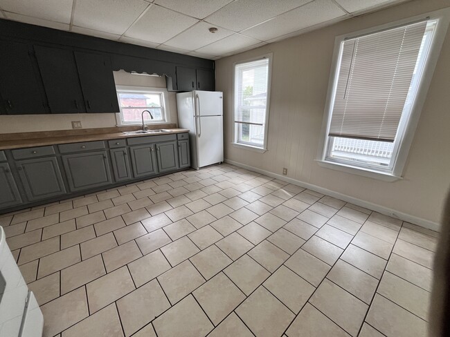 Building Photo - 271 Elm St