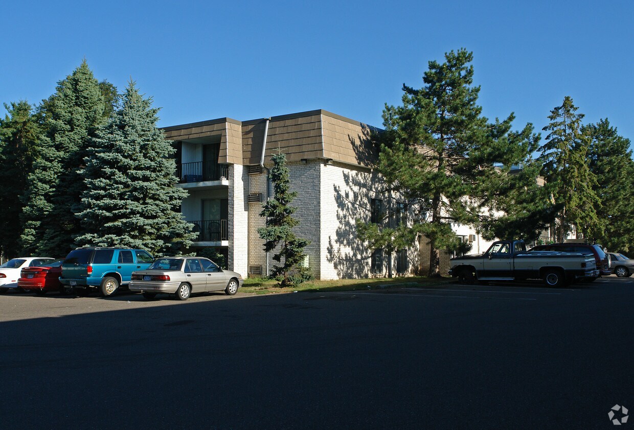 Building Photo - 596 Hoyt Ave E