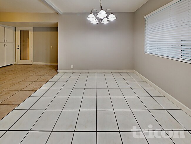 Foto del edificio - 684 Brown Ave