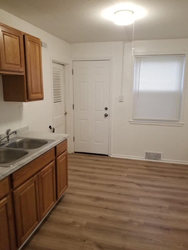 Foto principal - 170 Woodlawn Cir