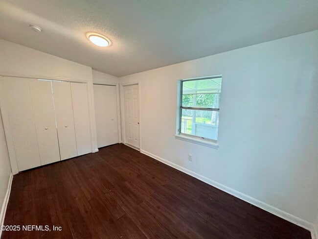 Building Photo - 1276 Menna St