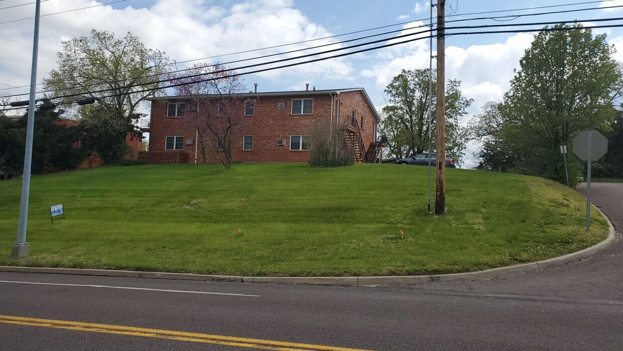 Primary Photo - 2203 Oakwood Dr
