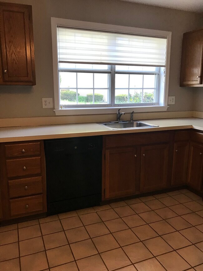 Building Photo - 1336 Cambridge Ct