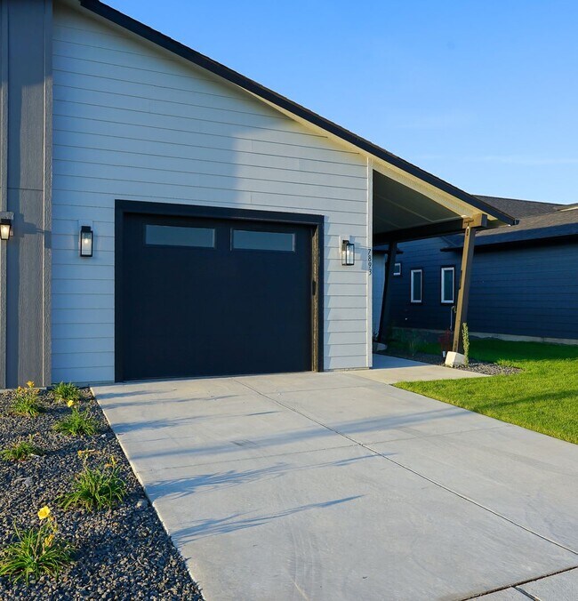 Foto del edificio - Just completed 2 Bedroom 2 Bath in Coeur d...