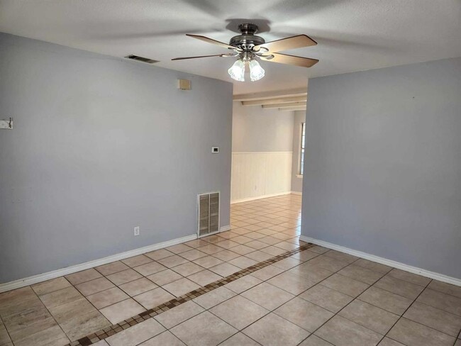 Foto del edificio - 3000 Ray Wood Dr