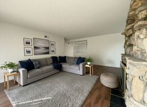 Building Photo - 1540 E Gladwick St