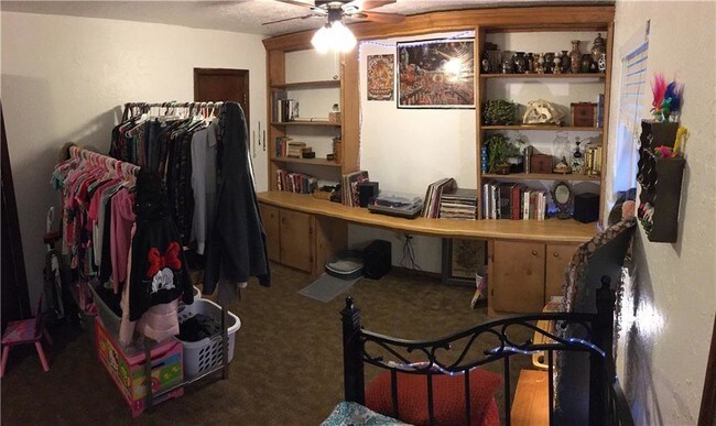 Foto del edificio - 1323 Meadow Ln